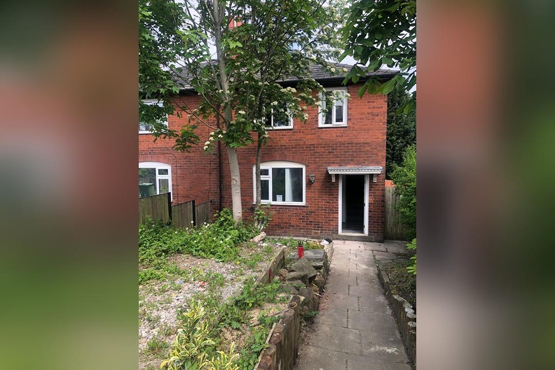 3 bed property in Grosvenor Street, Kearsley