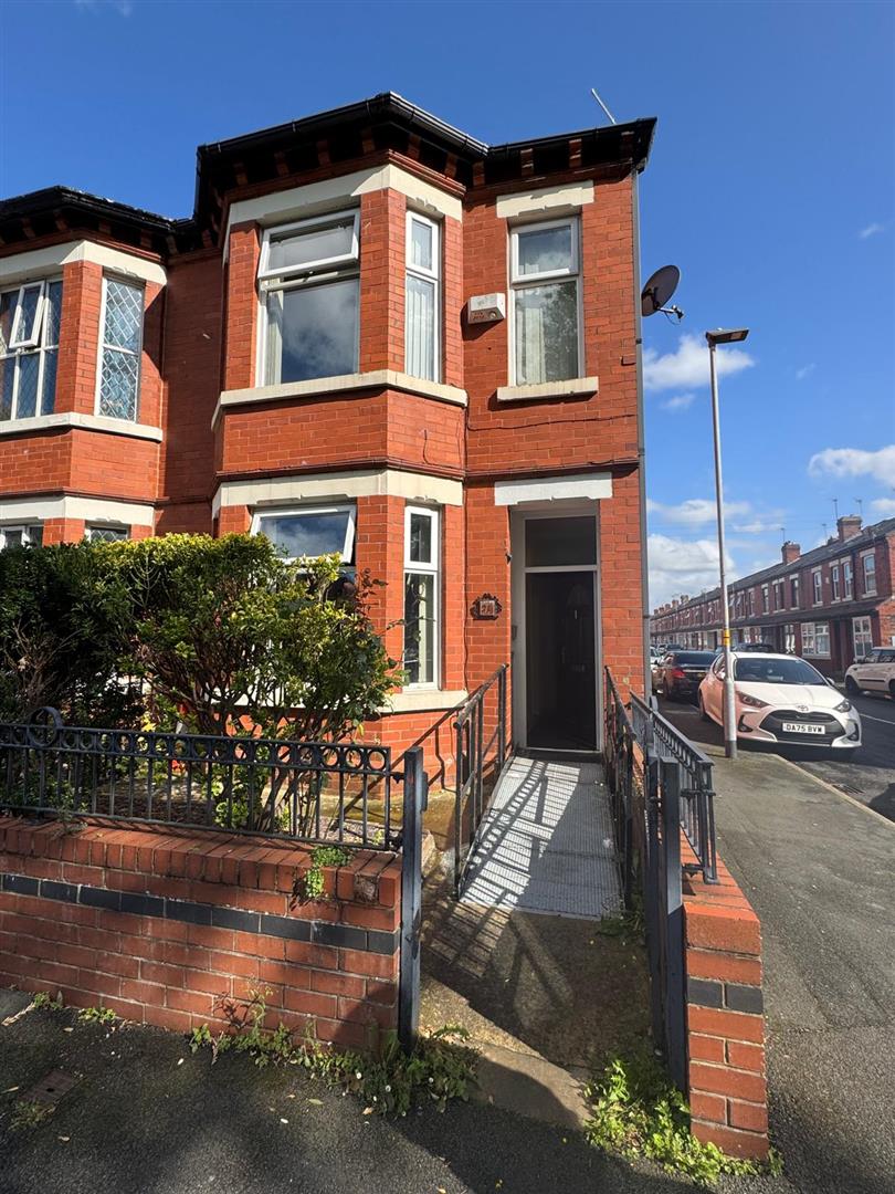 3 bed property in Broadfield Road, Manchester