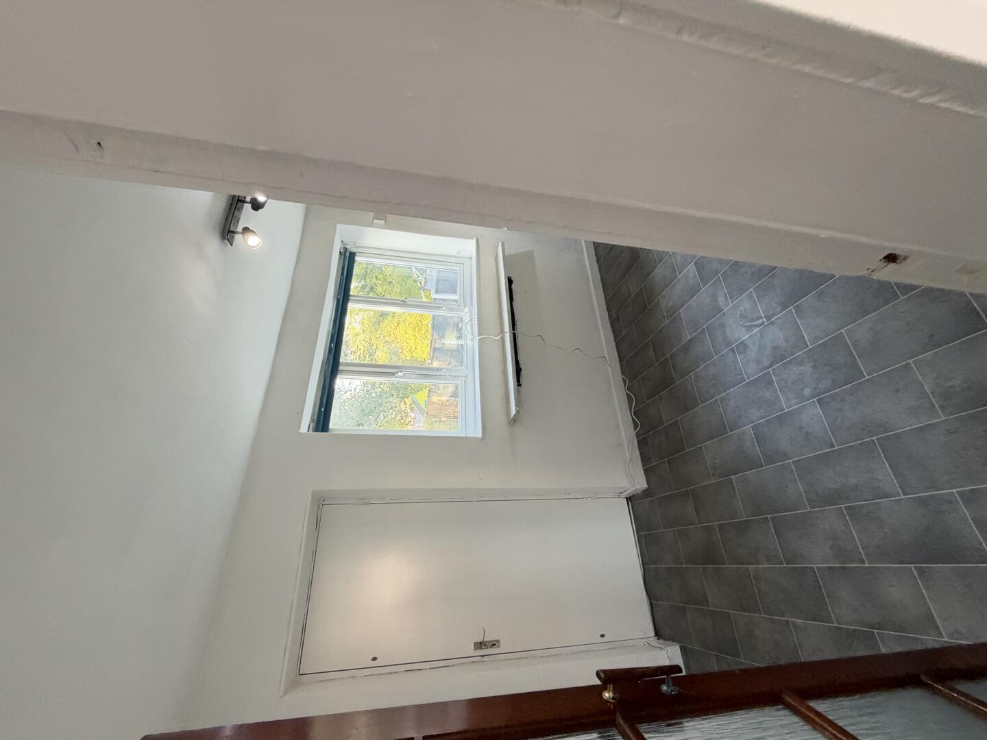 2 bed semi-detached house to let in Furnival Road, Manchester - photo 8 of 20 (Hallway)